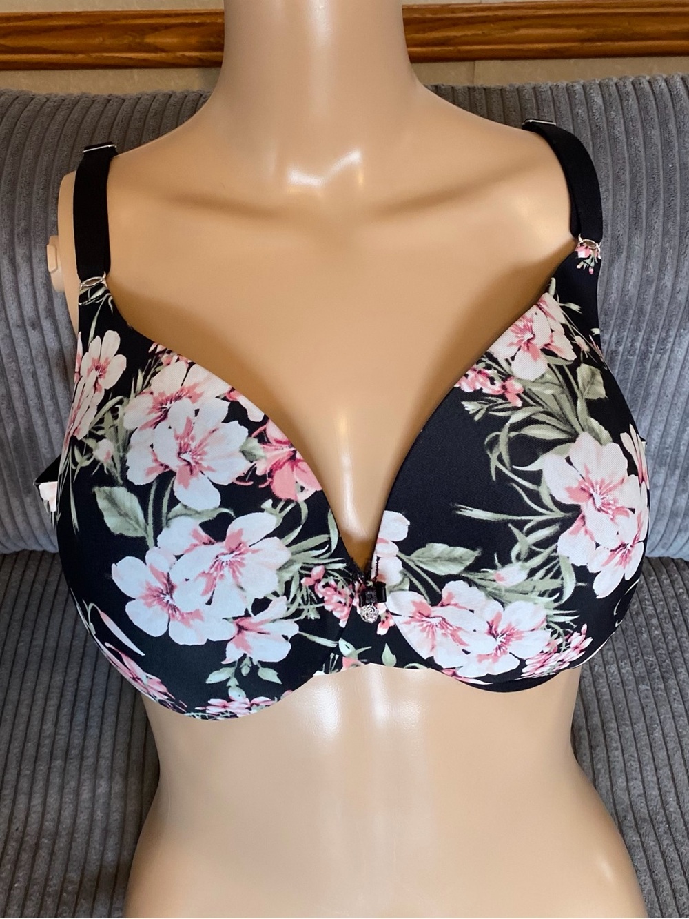 La Vie En Rose Black Bra with Pink Floral Print